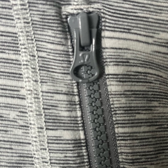 Lululemon define jacket size 10 - Picture 11 of 14